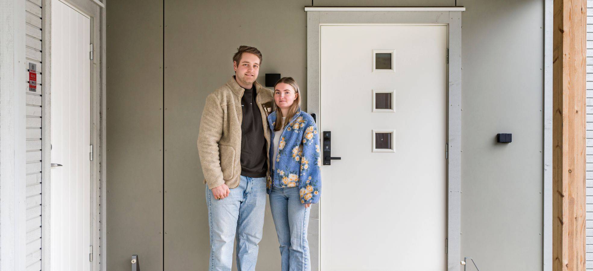 Vera-Margrethe (24) og Emil (24) har kjøpt sitt første hus på Solenga på Tomter.